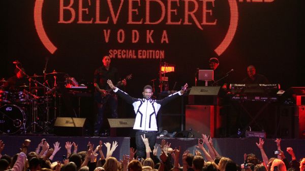 Usher to be on best behavior, no alcohol no nakedness, for his Mid-East debut.