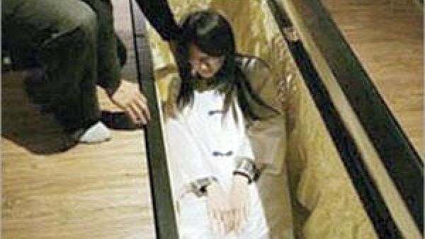 طالبة تجرب الموت