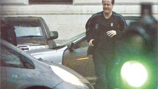 كاميرون يهرع