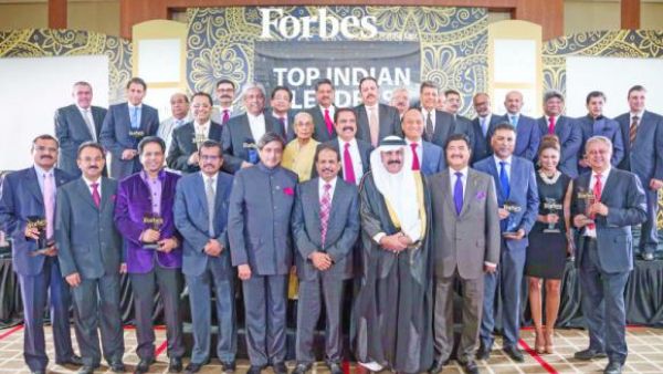 Indian Minister of State for Human Resource Development Shashi Tharoor with some of the Top 100 Indian Leaders in Dubai.