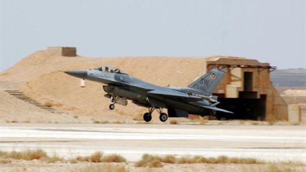 A US F-16 aircraft lands on May 20, 2007 after performing a training mission during the 2007 Falcon Air Meet in Azraq, Jordan. AFP PHOTO/US AIR FORCE/Wolfram M. Stumpf