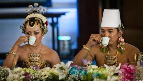 العروسة للعريس