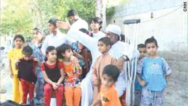 الامارتي مع ابنائه