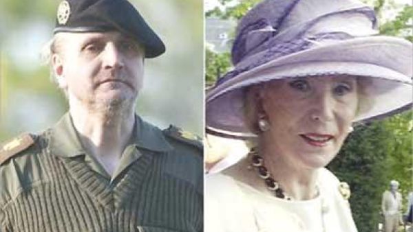 القتيلة وزوجها بلباس ضابط عراقي