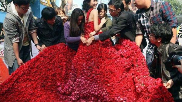 فستان الورد