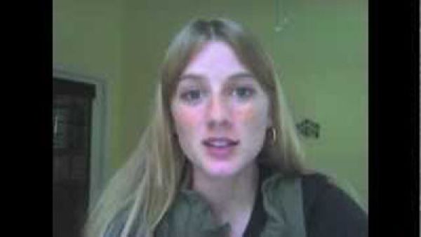 فتاة من الفيديو