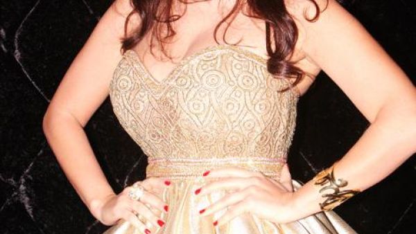 ميليسا بالثوب الاصفر