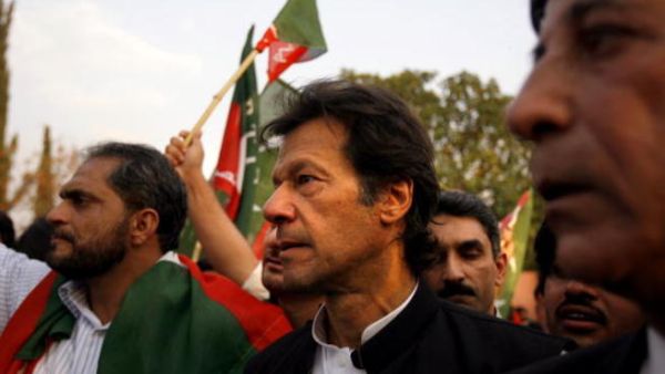 Imran Khan protests with lawyers in Islamabad