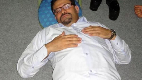 الوزير نائما