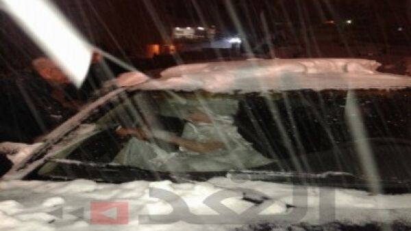 سيارة العروسين عالقة في الثلج