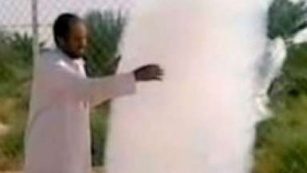 المواطن يمسك السحابة بيده