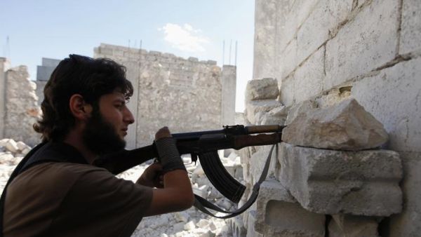 مقاتل من الجيش الحر في منطقة كرم الجبل في حلب