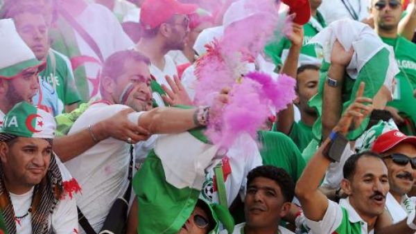 Algeria's supporters cheer their team during the FIFA 2014 World Cup qualifying football match between Burkina Faso and Algeria on October 12, 2013 in Ouagadougou. (AFP, Farouk Batiche)
