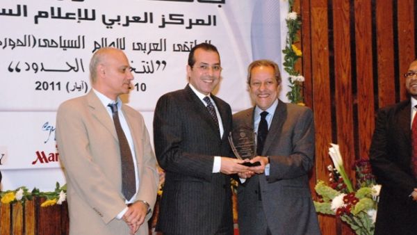 هيثم نصار، مدير عام فندق رمسيس هيلتون، يتسلم الجائزة