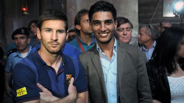 The moment Mohammad Assaf met football legend Messi. (Image: Facebook)