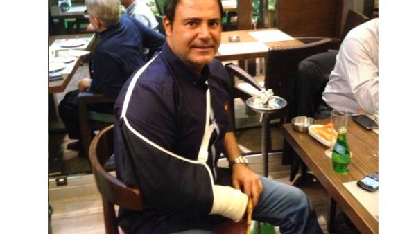 Poor Assi Helani has a broken arm! (Image: twitter)