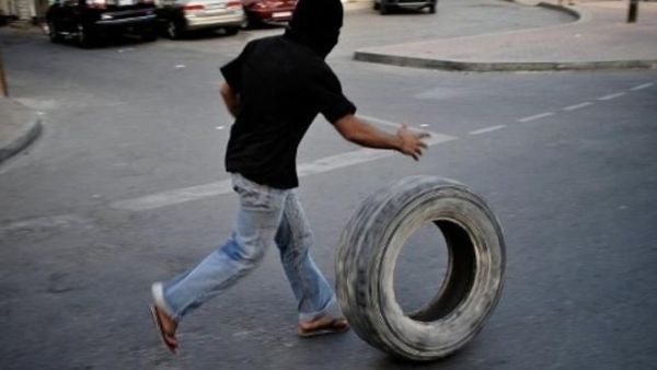 الشرطة تفرق محتجين في البحرين 