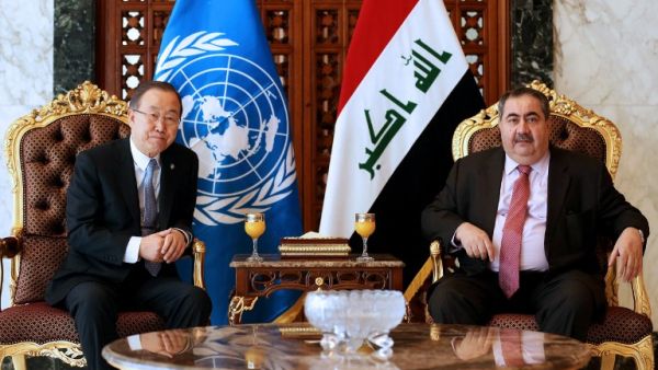 Iraqi Foreign Minister Hoshyar Zebari (R) greets United Nations Secretary-General Ban Ki-moon at Baghdad airport on January 13, 2014, upon the latter's arrival for a two-day visit to Iraq. (AFP)