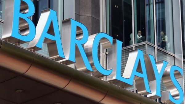 Local lenders in Saudi Arabia are dominating the market, prompting overseas banks to surrender their licenses as they struggle to compete.
