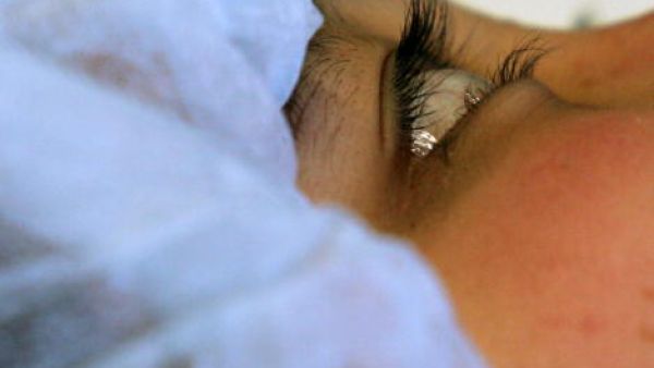 علاج العمى بتوصيل أقطاب للمخ 