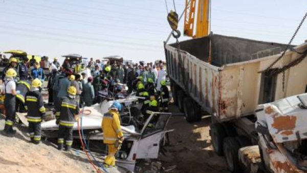 Twenty-two labourers were killed and 24 were injured when a truck ploughed into the minibus that was ferrying them to work in Al Ain. (Photo courtesy of Al-Ain Police Public Relations office)