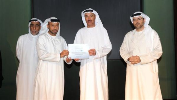 Carrefour employees receiving their certificate of recognition from Hussain Nasser Lootah, Director General of Dubai Municipality Carrefour employees receiving their certificate of recognition from Hussain Nasser Lootah, Director General of Dubai Municipality