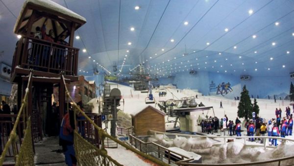 Mall of the Emirates is offering free chairlift passes for shoppers who purchase a MOE Gift Card to the value of AED 350 or more