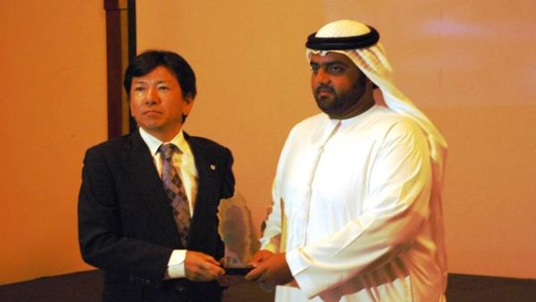 Takumi Kakara, Marketing Director of Bridgestone collecting the award
