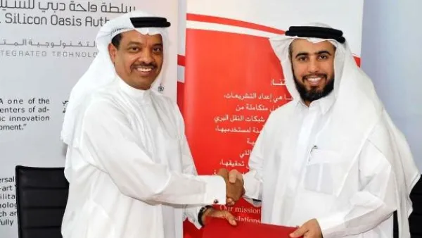 Juma Al Matrooshi, Executive VP Corporate Excellence at Dubai Silicon Oasis Authority and Essa Abdul Rahman Al Doosari, CEO of RTA's Public Transport Agency shaking hands