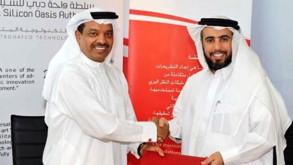 Juma Al Matrooshi, Executive VP Corporate Excellence at Dubai Silicon Oasis Authority and Essa Abdul Rahman Al Doosari, CEO of RTA's Public Transport Agency shaking hands Juma Al Matrooshi, Executive VP Corporate Excellence at Dubai Silicon Oasis Authority and Essa Abdul Rahman Al Doosari, CEO of RTA's Public Transport Agency shaking hands
