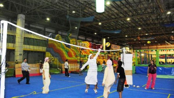 يضم ركن الرياضة الواقع في القاعة الغربية من عالم مدهش برنامجا حافلا بمختلف الأنشطة الرياضية والفعاليات المسابقات والبطولات