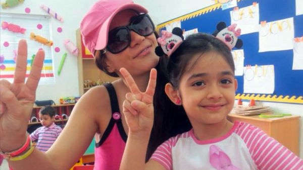 Diana Haddad and her daughter sportin' their pink pride (Image: Twitter)