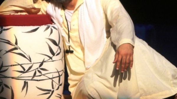 An acting scene at Dubai Festival for Youth Theatre An acting scene at Dubai Festival for Youth Theatre