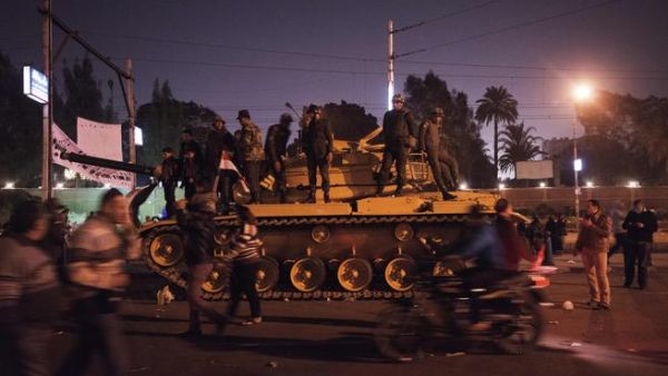 Egyptian Army soldiers outside the presidential palace on December 9, 2012 in Cairo Egyptian Army soldiers outside the presidential palace on December 9, 2012 in Cairo