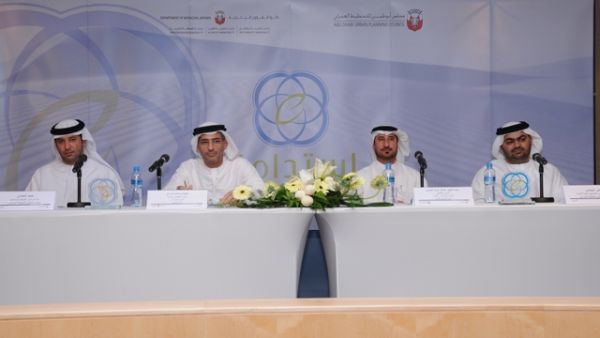 المتحدثون خلال المؤتمر الصحفي