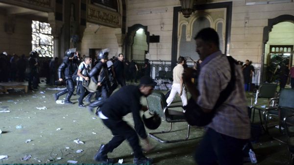 Egyptian riot policemen get in the community services hall of Cairo's Al-Fath mosque where Islamist supporters of ousted president Mohamed Morsi held up (AFP/MOHAMED EL-SHAHED)