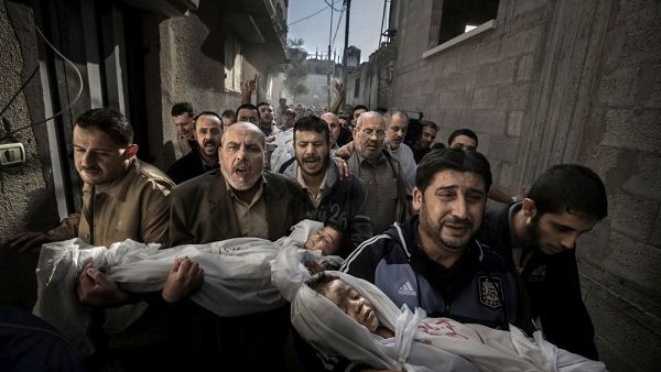 The bodies of two Palestinian children get carried to the mosque by family members. This shot won Paul Hansen the 2012 World Press Photo award. Source: Tumblr.
