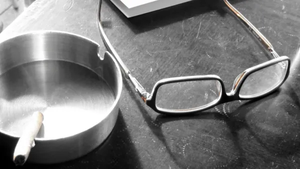 The comeback of glasses, includes " 'fashion-only' " or " 'non-prescription' "