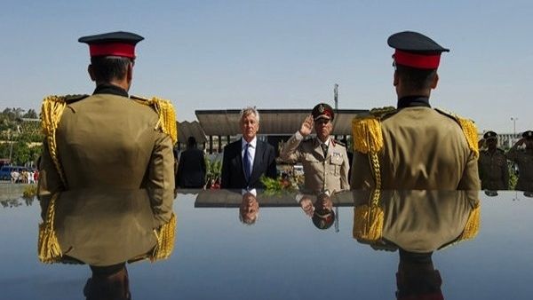 U.S. Secretary of Defense Chuck Hagel stands with an Egyptian army official earlier this year. (AFP/File)