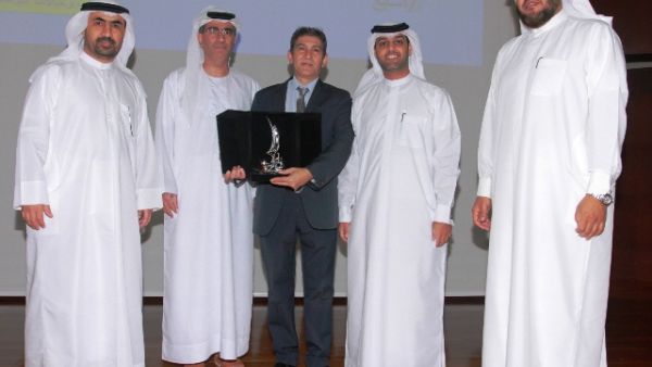 المدراء والموظفون المشاركون في الندوة