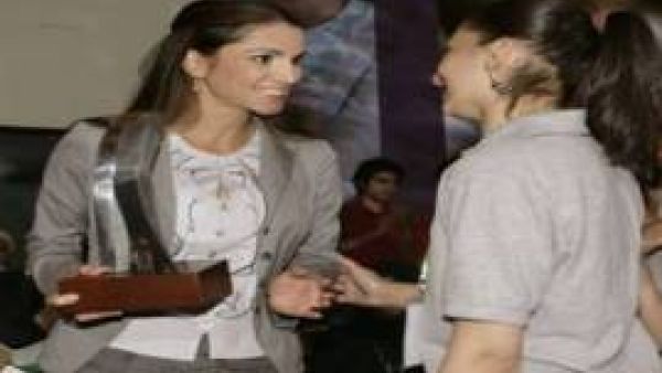 Life in the fast lane: Queen Rania recognizes a young entrepreneur 