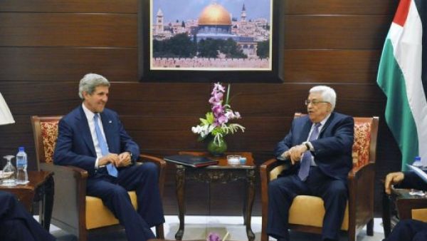 US Secretary of State John Kerry (L) meets with Palestinian president Mahmud Abbas on July 19, 2013 in Ramallah (AFP)
