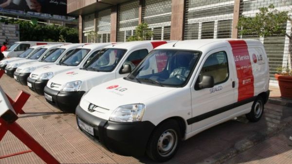 LG Free Service campaign cars in Beirut