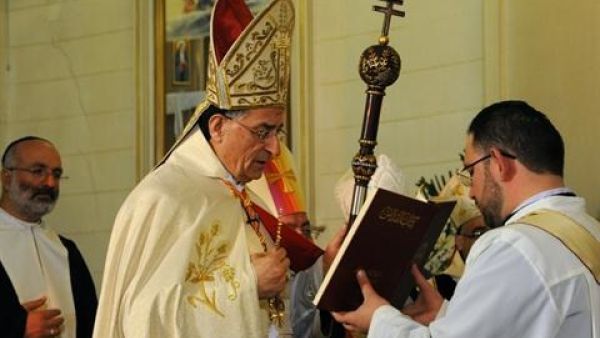 Maronite Patriarch Beshara Rai (C) conducts a service at the Maronite Cathedral of Saint Anthony (Mar Antonios) in Bab Tuma, a predominantly Christian quarter of Damascus, on February 9, 2013. (AFP PHOTO / STR)
