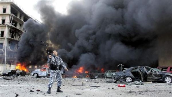 A picture taken on February 14, 2005 shows a Lebanese police officer gesturing on the site of an explosion which killed former Lebanese premier Rafiq Hariri and 21 others in Beirut. The Beirut government is in paralysis, business deals are on hold and tongues abuzz with rumours as Lebanon anxiously awaits indictments by a UN tribunal probing Hariri&#039;s murder.