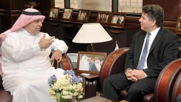 Dr. Issa Al-Ansari in conversation with Engineer Victor Mieres, Vice President, Asia at National Instruments