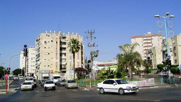 Lod's downtown as another side of Arab town is under invasion by a new ultra Jewish settlement