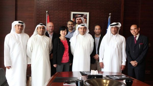 محمد العبار، رئيس مجلس إدارة إعمار العقارية مع الفريق الإداري الذي التقى لوضع الخطة المبدئية للشركة