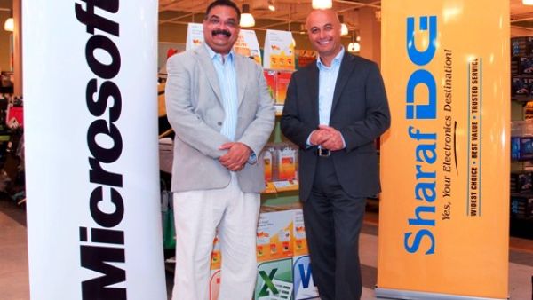 سامر أبو لطيف، المدير العام الإقليمي لشركة مايكروسوفت الخليج ونيليش خالخو، الرئيس التنفيذي لمحلات شرف دي جي سامر أبو لطيف، المدير العام الإقليمي لشركة مايكروسوفت الخليج ونيليش خالخو، الرئيس التنفيذي لمحلات شرف دي جي