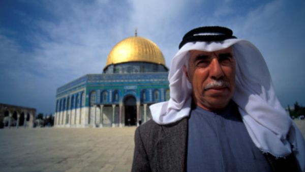Palestinians have been arrested in the Al Aqsa mosque after Israeli settlers entered the site